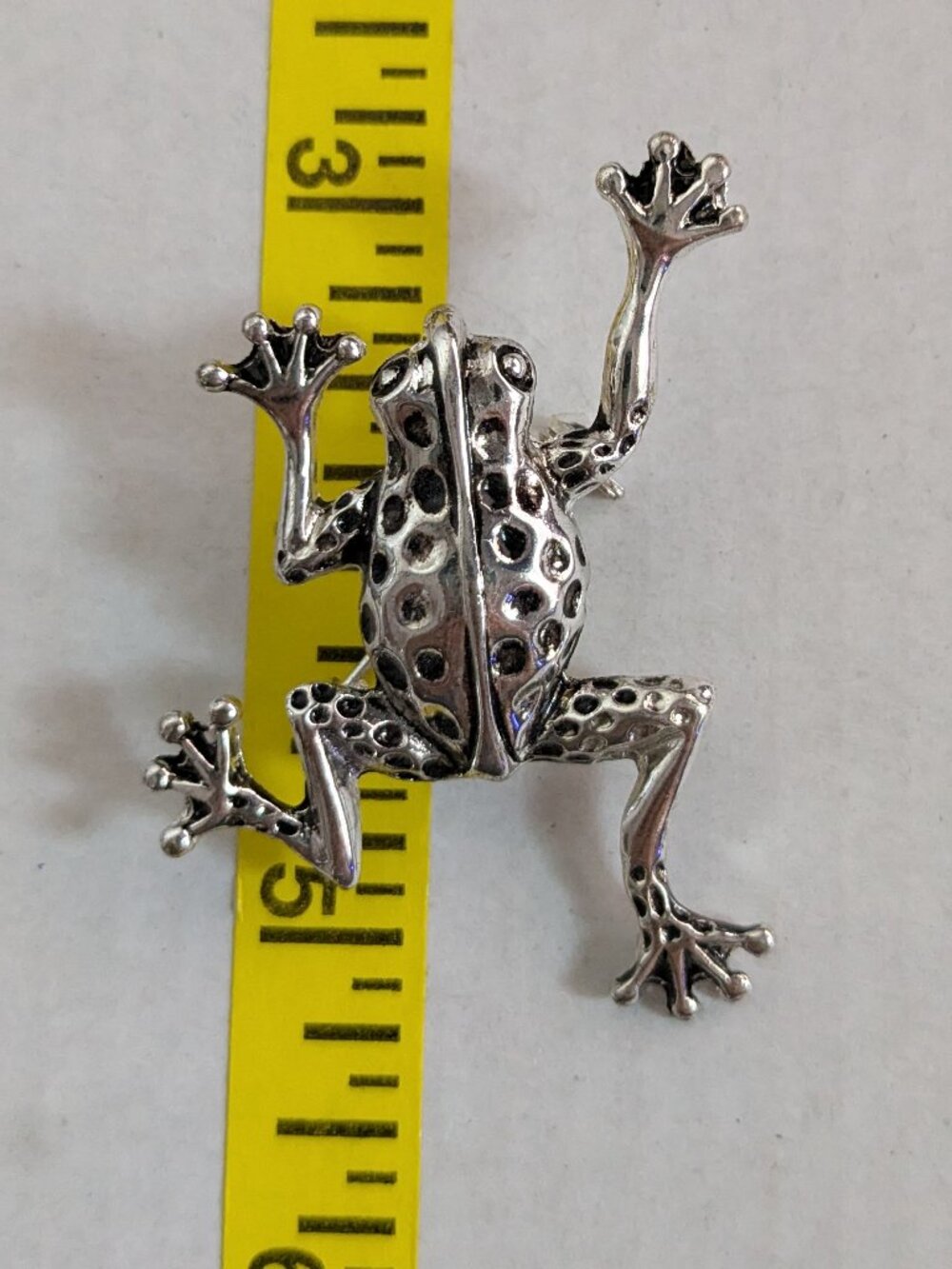 Silver Tone Climbing Frog Brooch Pin